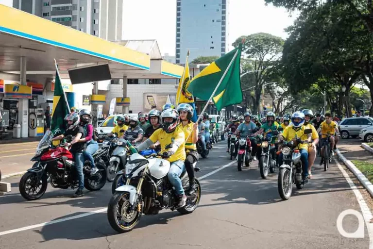 Patriotas em Ação fazem carreata e motociata em Umuarama no feriado de Proclamação da República