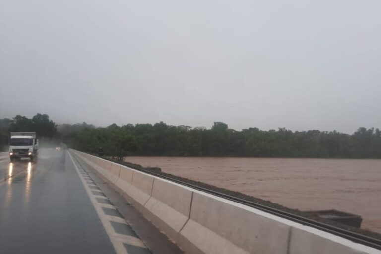 DER interdita ponte sobre o Rio Ivaí, entre Cianorte e Maringá