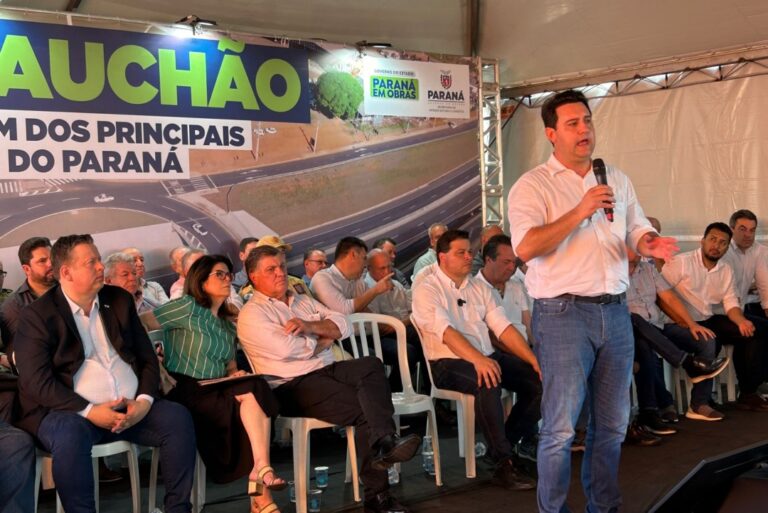 Governador assina projeto para licitar construção de passarela na PR-323 em Umuarama