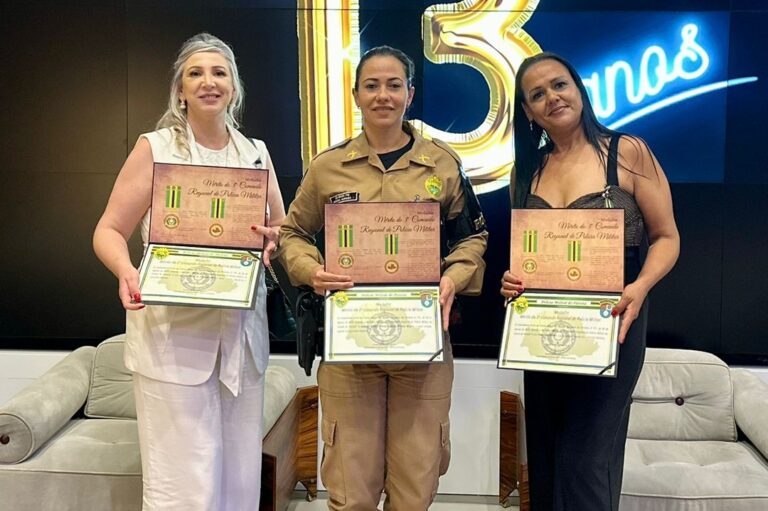 Mulheres indicadas pelo 25º BPM recebem medalhas e homenagem no aniversário do 3º CRPM