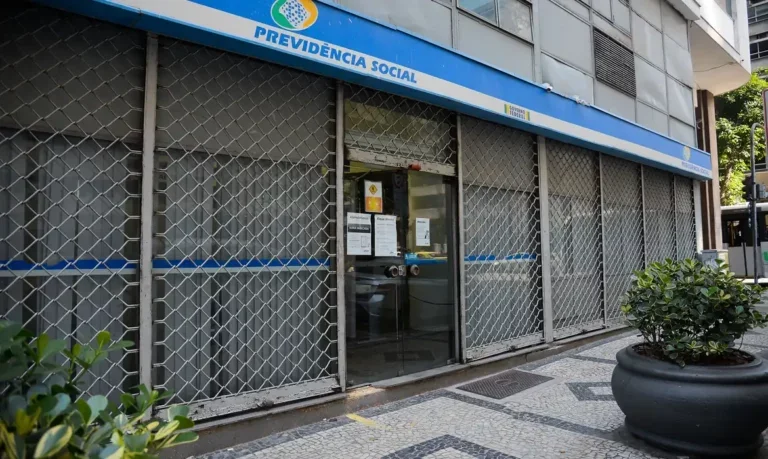 Presidente Lula sanciona lei para reduzir filas do INSS com análise mais rápida de pedidos