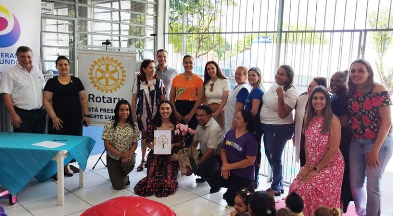 CMEI Cora Coralina recebe eletrônicos e brinquedos do Rotary Umuarama Catedral
