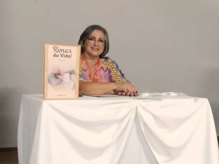 Livro conta histórias de vida de idosos atendimentos por Serviço de Convivência de Umuarama