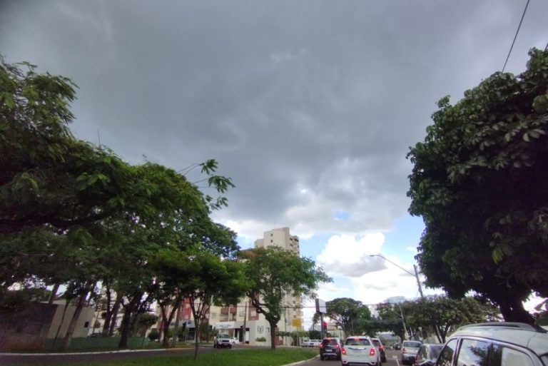Inmet divulga alerta laranja para chance de temporal em Umuarama e região
