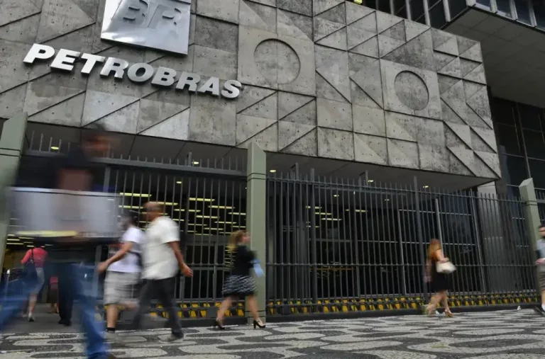 Petrobras faz concurso com 916 vagas para nível técnico com salário de R$ 5,8 mil