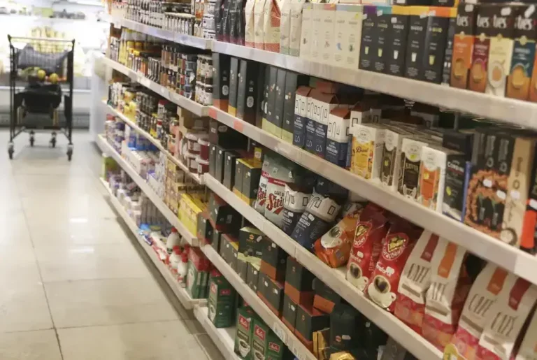 Vendas de supermercados têm alta de 3,09% em 2023 em comparação ao ano anterior