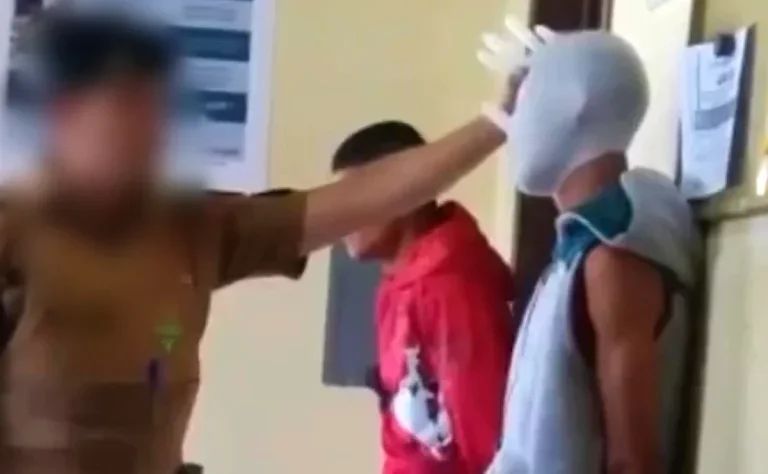 Policial é afastado após vídeo de tortura a jovens viralizar nas redes sociais