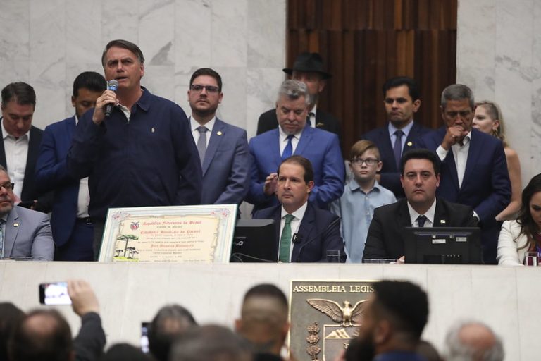Deputado quer revogar título de cidadão honorário do Paraná dado ao ex-presidente Jair Bolsonaro