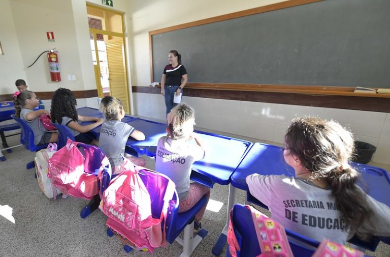 Mais de 10 mil crianças voltam às aulas na rede municipal de ensino de Umuarama