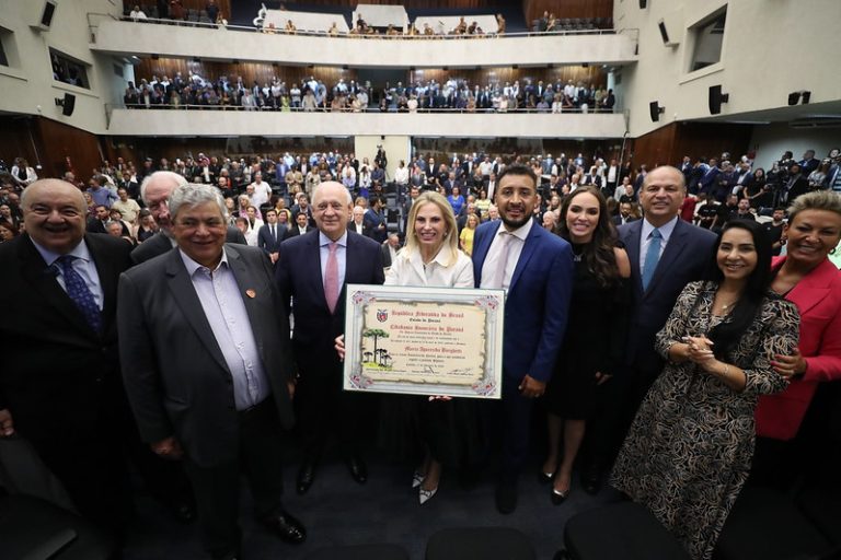 Cida Borghetti recebe o título de cidadã honorária do Estado do Paraná