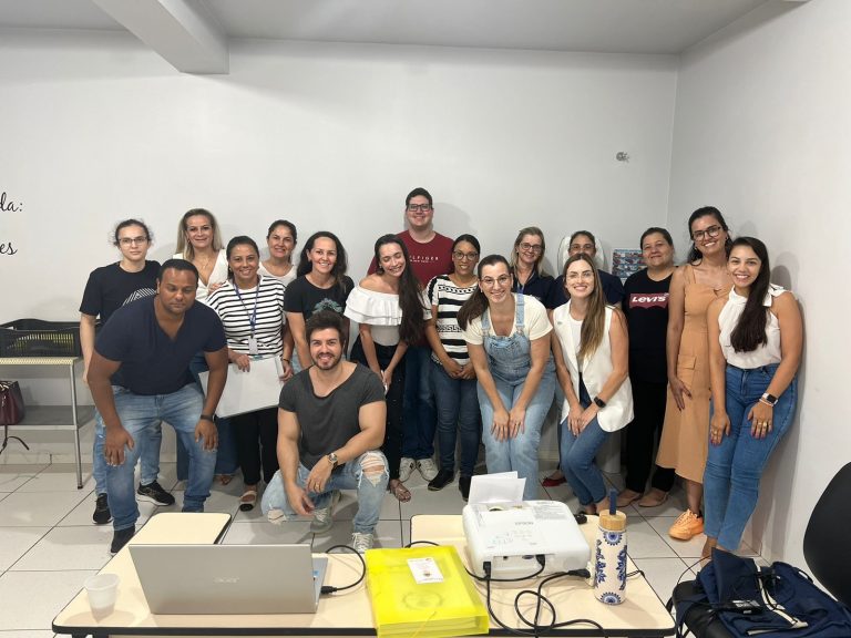 Iporã realiza capacitação de profissionais de saúde sobre puericultura
