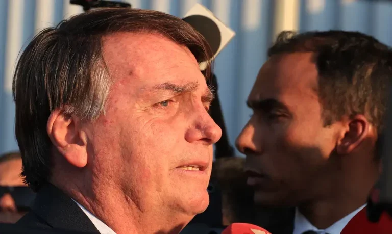 Bolsonaro fica calado em depoimento à PF sobre suposta tentativa de golpe de Estado