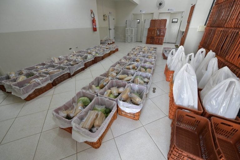 Banco de Alimentos entrega 90 cestas de alimentos a famílias cadastradas nos Cras