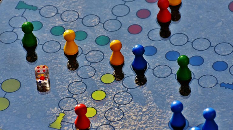 Os 4 jogos de mesa mais famosos em versões online
