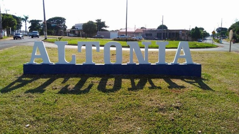 Altônia: Jovem agride mulher e reage à prisão ameaçando policiais com faca