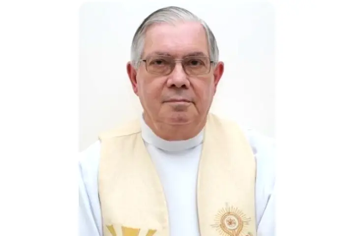 Padre Audinei Carreira segue internado na UTI da Santa Casa; sacerdote teve uma pequena melhora