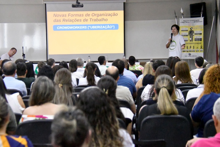 Seminário aborda saúde mental do trabalho durante ações da campanha Abril Verde