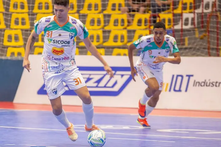 Umuarama Futsal vence fora de casa e assume a liderança da Série Ouro do Paranaense