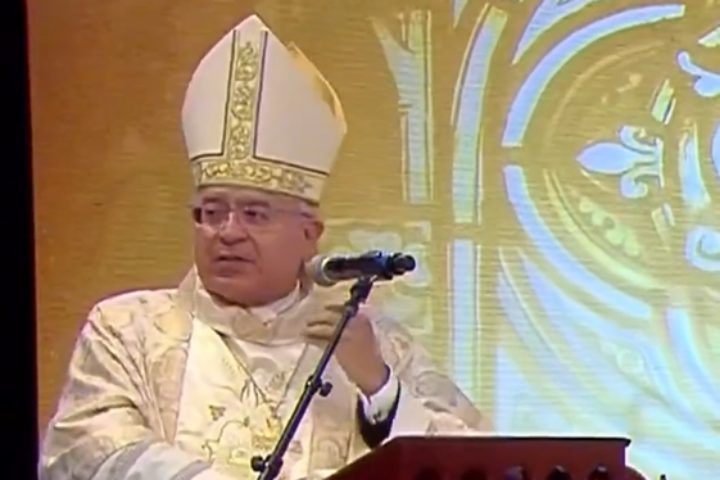 Bispo manda recado em homilia para as fofoqueiras de plantão e vídeo viraliza