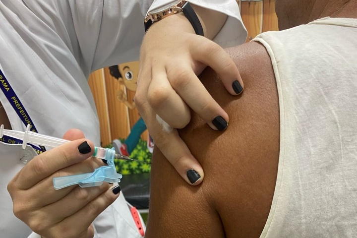 Mais de 1,7 mil pessoas são vacinadas na campanha Dia D contra a gripe em Umuarama