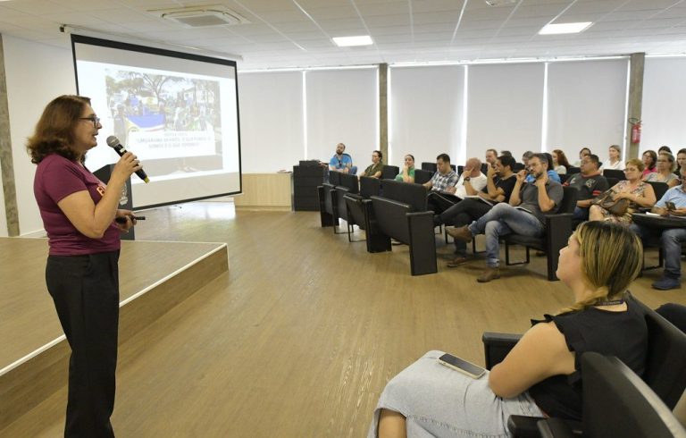 Umuarama volta a ter desfile de aniversário e organização reúne participantes