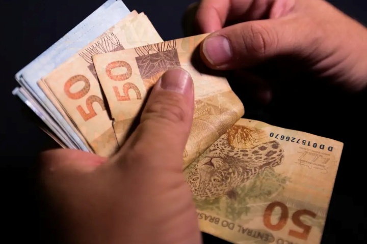 Governo Federal propõe que o salário mínimo seja de R$ 1.502 em 2025