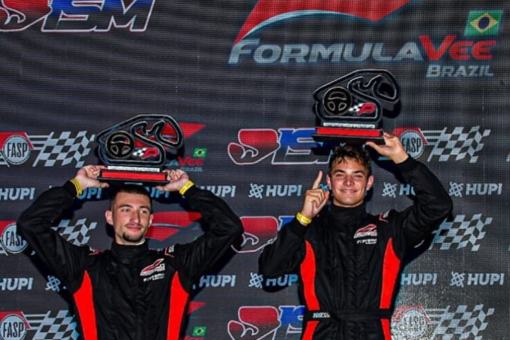 Piloto umuaramense Augusto Águila conquista dois pódios na Fórmula Vee