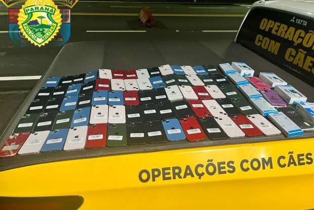PRE apreende 70 iPhones com umuaramense após abordagem de ônibus em Cruzeiro do Oeste