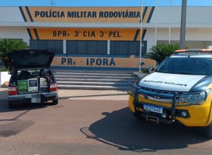 Polícia apreende Uno com caixas de uísque que seriam entregues em Umuarama