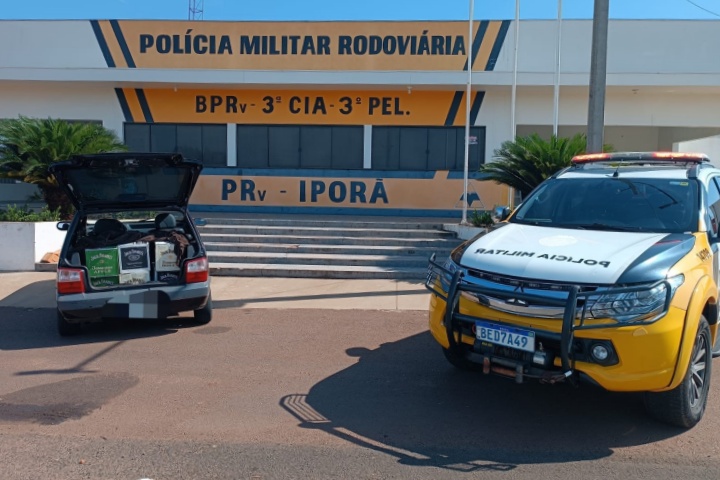 Polícia apreende Uno com caixas de uísque que seriam entregues em Umuarama