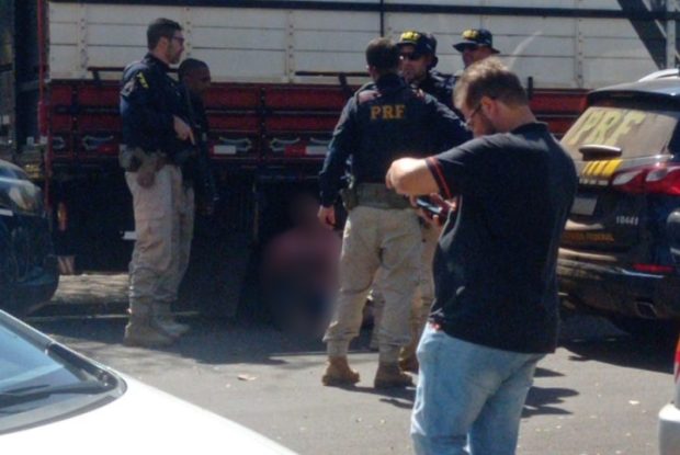 Homens são presos rebocando caminhonete com 618 quilos de maconha em Cruzeiro do Oeste