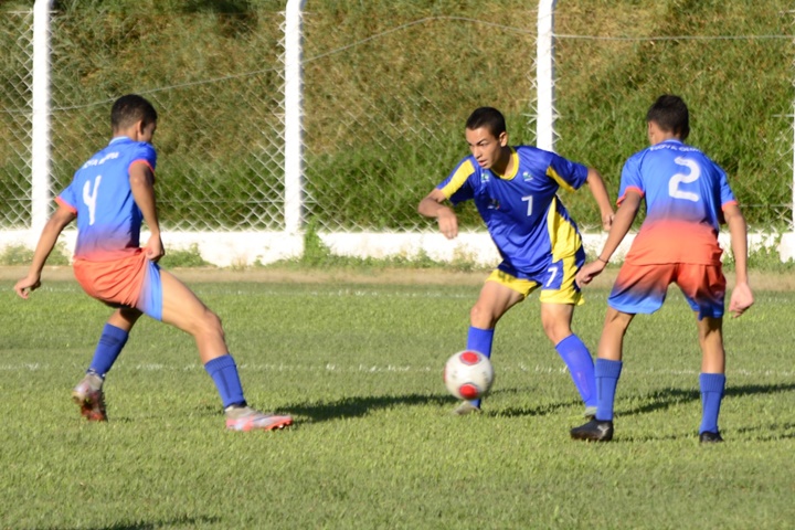 Equipes de Umuarama conquistam vitórias nas duas categorias do Paraná Bom de Bola