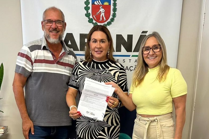 APP-Sindicato entrega carta de reivindicações ao NRE de Umuarama