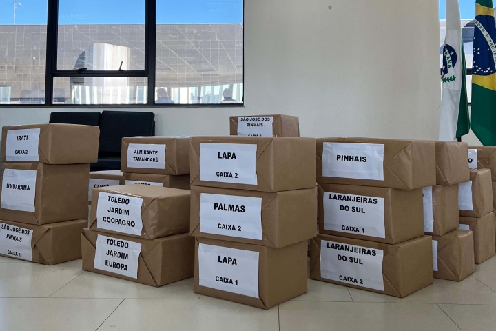 Governo entrega tablets para Centros da Juventude do Paraná, incluindo em Umuarama