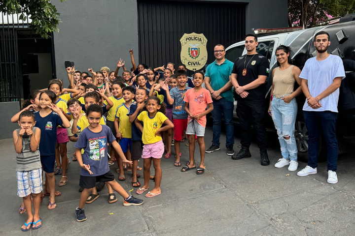 Polícia Civil de Pérola recebe visita de crianças do Projeto “Cres-Ser”