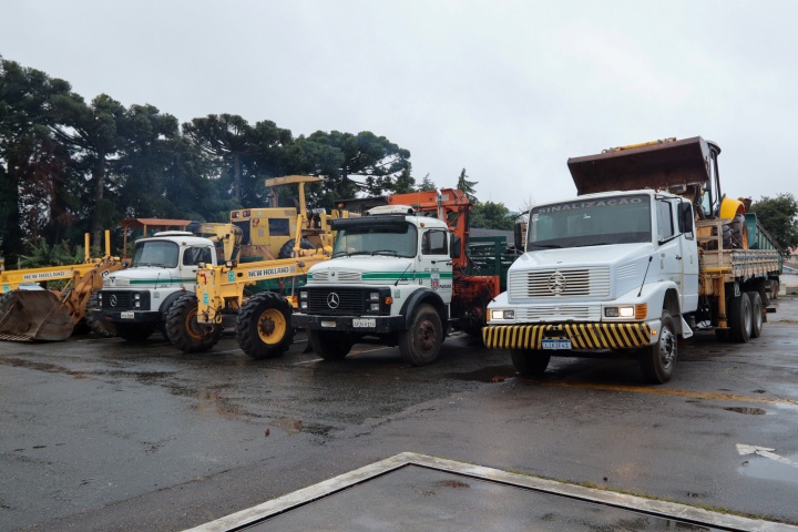 Paraná envia maquinário para desobstruir rodovias interditadas no Rio Grande do Sul