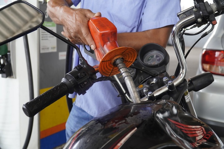 Preço do litro do diesel S10 pode variar mais de 16% nos postos de Umuarama