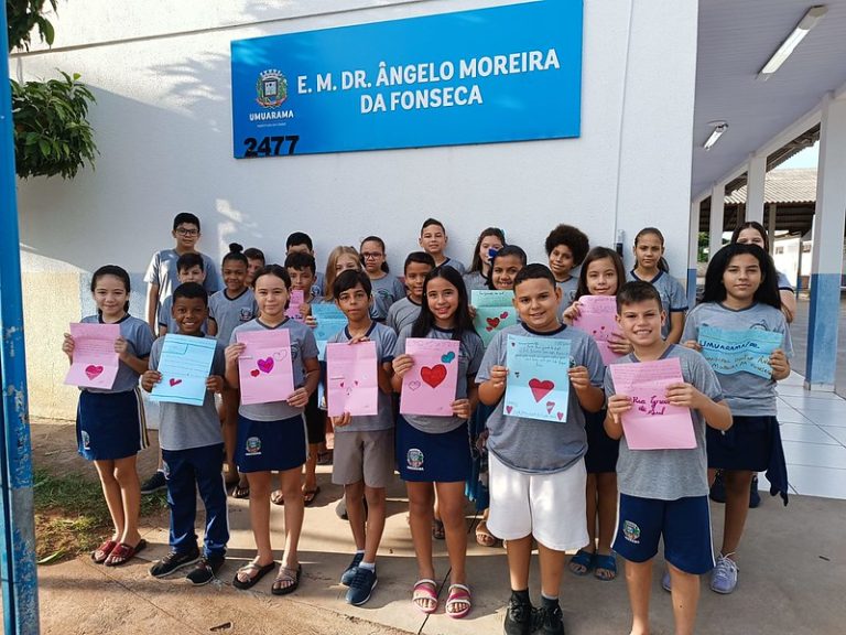 Alunos umuaramenses escrevem cartinhas para crianças desabrigadas no Rio Grande do Sul