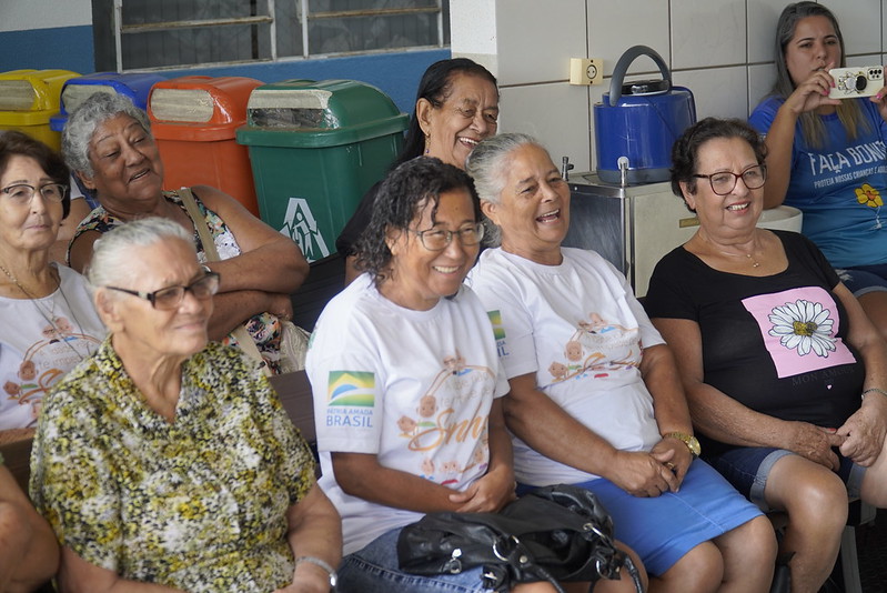 Assistência social realiza encontro especial com idosos para comemorar o Dia das Mães