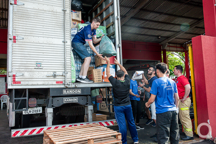 Mais 4 caminhões de donativos deixam Umuarama com destino ao Rio Grande do Sul