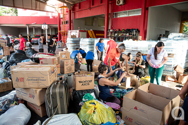 Bombeiros de Umuarama já enviaram quase 200 toneladas de donativos para o Rio Grande do Sul