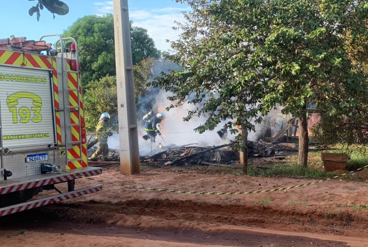 Após desentendimento, morador de Serra dos Dourados ateia fogo em residência