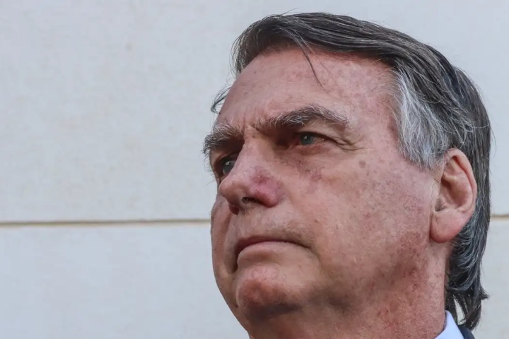 Bolsonaro segue para São Paulo para tratamento de erisipela e obstrução intestinal