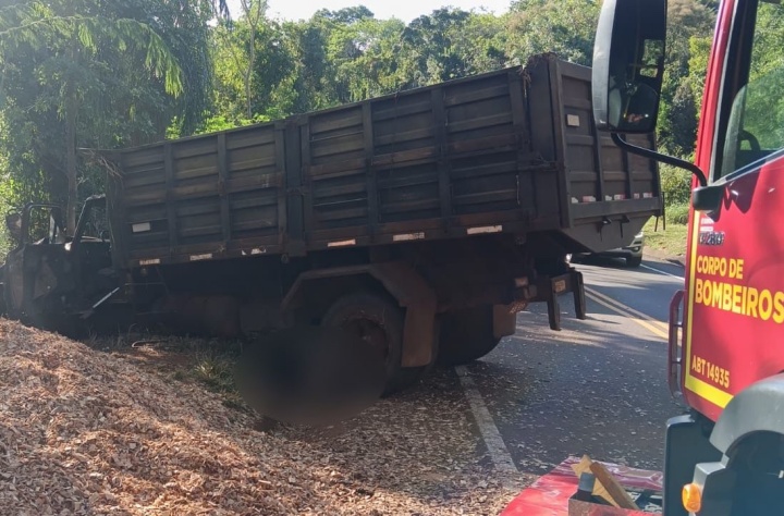 Caminhoneiro morre após acidente na rodovia entre Cafezal do Sul e Pérola