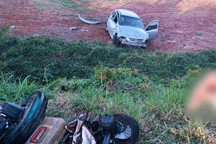 Condutor de carro com placas de Umuarama é preso por embriaguez após capotamento na PR-486