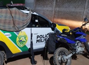 Polícia ambiental apreende espingarda, faca e moto com chassi raspado, em Alto Paraíso