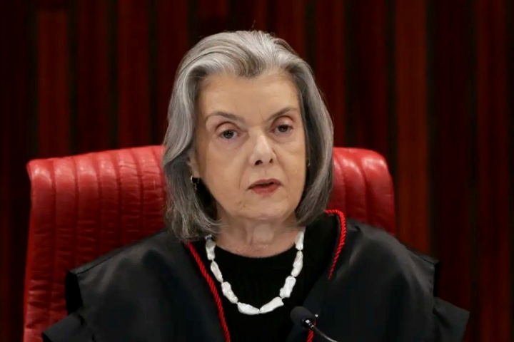 Cármen Lúcia se torna presidente do Tribunal Superior Eleitoral