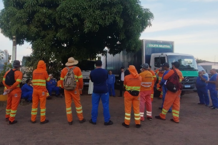 Trabalhadores da coleta de lixo de Umuarama decidem fazer greve a partir do dia 15