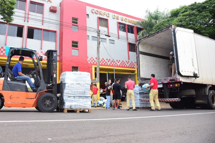 Bombeiros de Umuarama enviam mais dois caminhões de doações ao Rio Grande do Sul