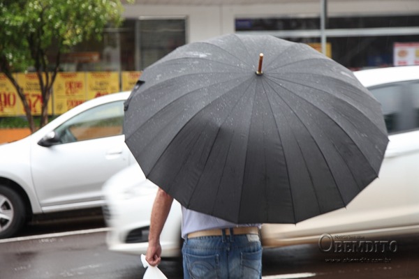 Inmet divulga alertas de possibilidade de chuva intensa e declínio de temperatura em Umuarama